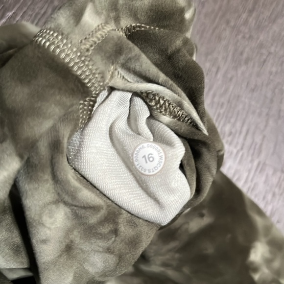 Lululemon Align Pant 25” Diamond Dye
Diamond Dye Light Sage Army Green Size 16 - Picture 4 of 7